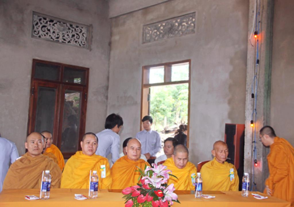Gia Lai :Tịnh Xá Ngọc lai Chương trình Bông Hồng Cài Áo và Lễ cúng Dường Trai Tăng