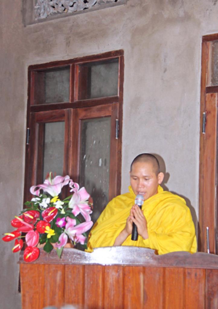 Gia Lai :Tịnh Xá Ngọc lai Chương trình Bông Hồng Cài Áo và Lễ cúng Dường Trai Tăng