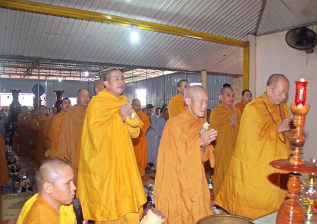 Gia Lai :Tịnh Xá Ngọc lai Chương trình Bông Hồng Cài Áo và Lễ cúng Dường Trai Tăng