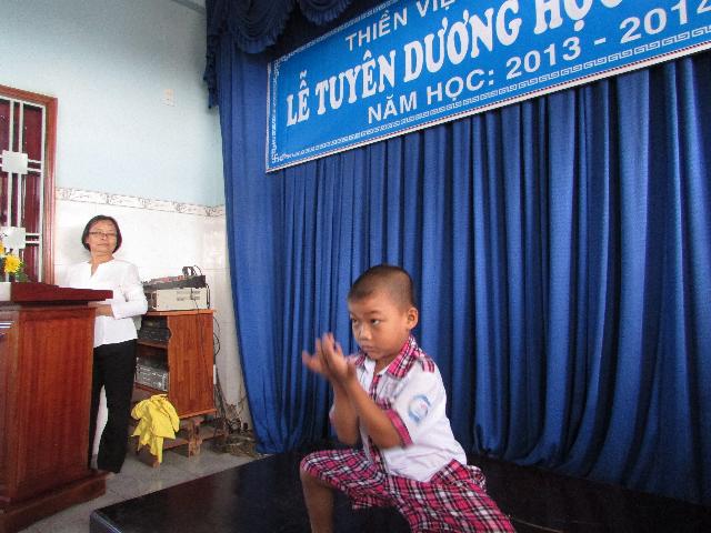 Xúc động buổi lễ tuyên dương học sinh giỏi năm học 2013- 2014 của  Thiền Viện Thiên Phước
