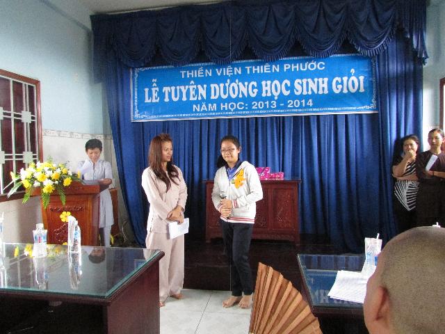 Xúc động buổi lễ tuyên dương học sinh giỏi năm học 2013- 2014 của  Thiền Viện Thiên Phước