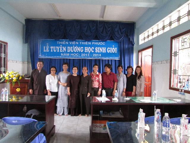 Xúc động buổi lễ tuyên dương học sinh giỏi năm học 2013- 2014 của  Thiền Viện Thiên Phước
