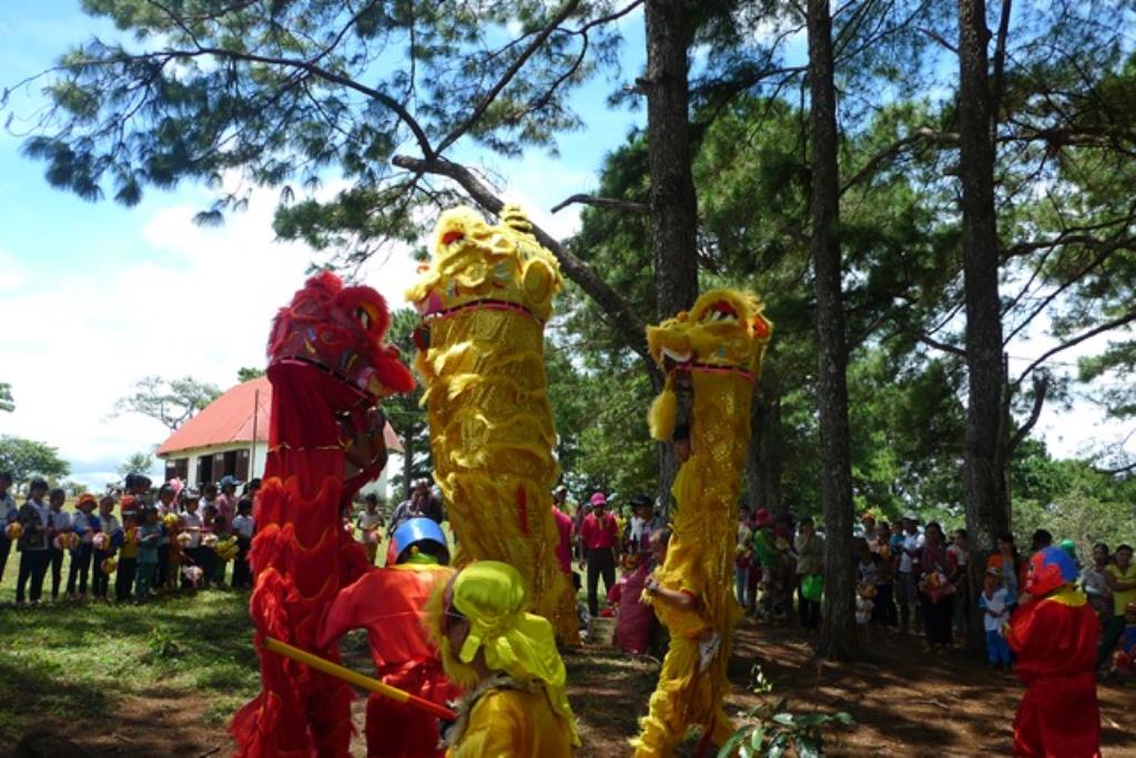 Chùa Liên Hoa Kiến Đức tổ chức trung thu cho các em thiếu nhi các trường nghèo địa bàn
