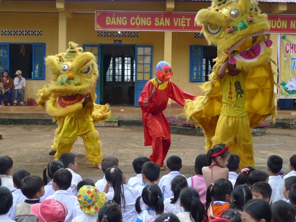 Chùa Liên Hoa Kiến Đức tổ chức trung thu cho các em thiếu nhi các trường nghèo địa bàn