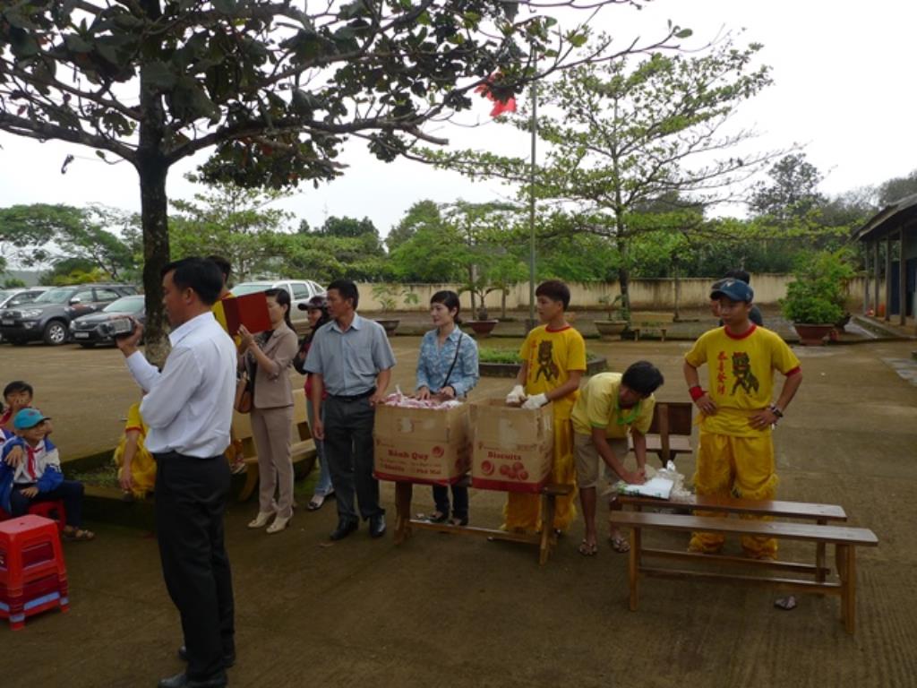 Chùa Liên Hoa Kiến Đức tổ chức trung thu cho các em thiếu nhi các trường nghèo địa bàn