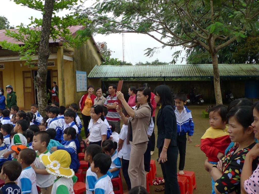 Chùa Liên Hoa Kiến Đức tổ chức trung thu cho các em thiếu nhi các trường nghèo địa bàn