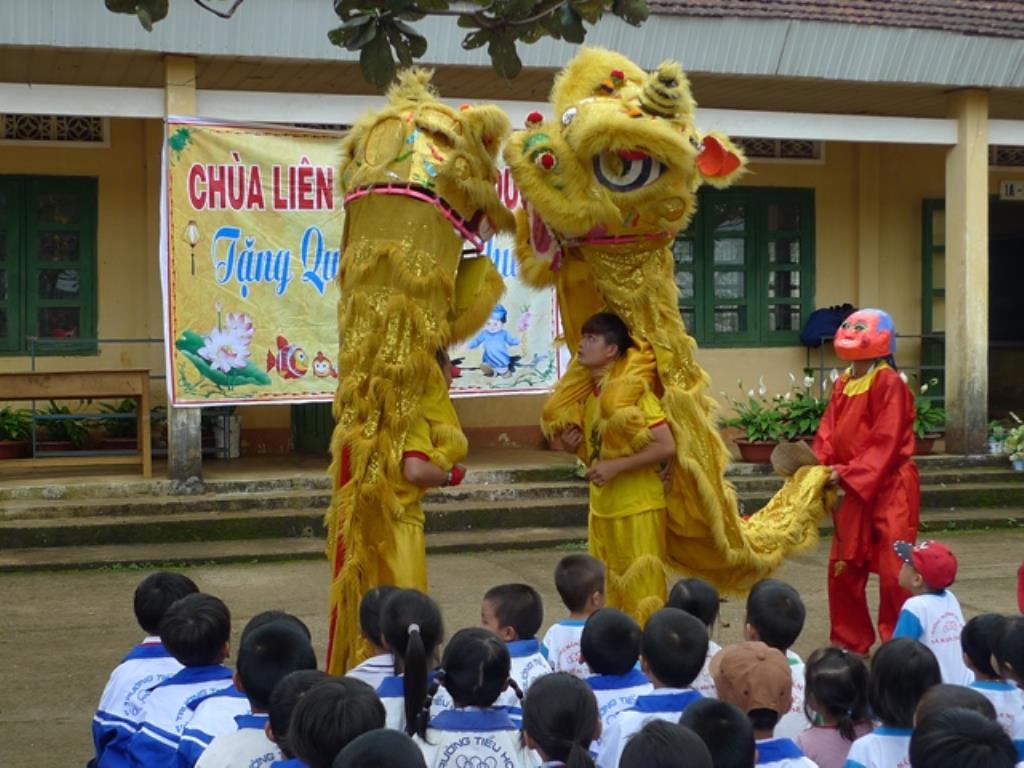 Chùa Liên Hoa Kiến Đức tổ chức trung thu cho các em thiếu nhi các trường nghèo địa bàn