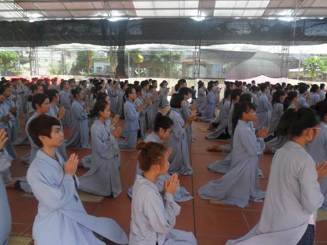 Thái Bình: Chùa Từ Xuyên tổ chức khóa tu mùa hè lần thứ tư năm 2014 LỄ QUY Y TAM BẢO (ngày thứ hai)