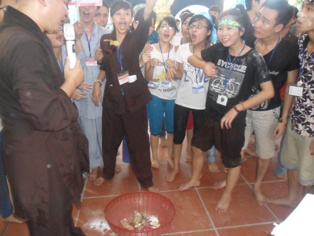 Thái Bình: Chùa Từ Xuyên tổ chức khóa tu mùa hè lần thứ tư năm 2014 LỄ QUY Y TAM BẢO (ngày thứ hai)
