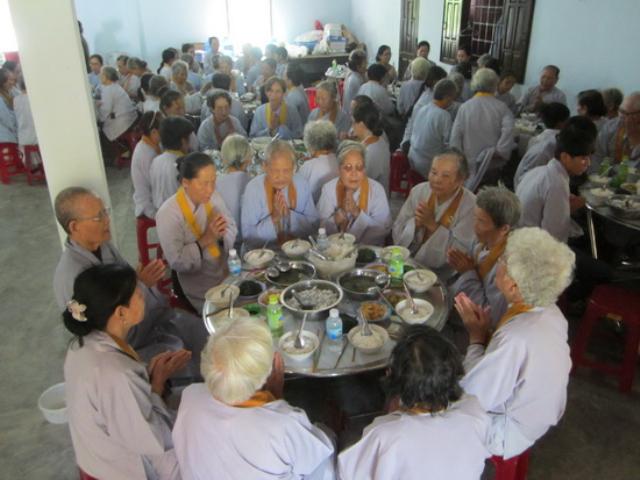 Tổ đình Thiên Bửu tổ chức Khóa tu Bát quan trai lần 6 năm 2014