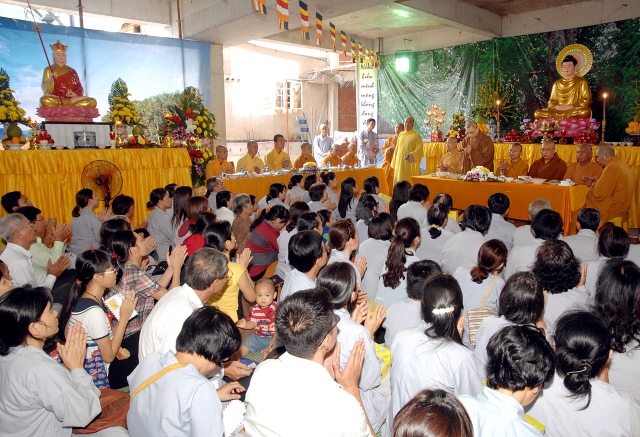 Xúc động lễ Vu Lan Báo Hiếu 2014 tại chùa Giác Ngộ