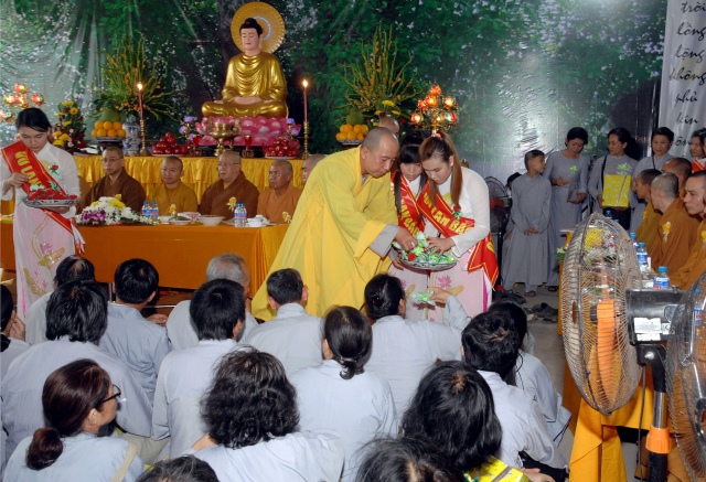 Xúc động lễ Vu Lan Báo Hiếu 2014 tại chùa Giác Ngộ
