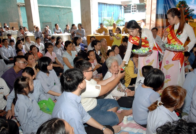 Xúc động lễ Vu Lan Báo Hiếu 2014 tại chùa Giác Ngộ