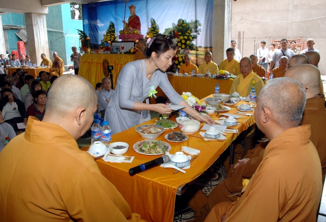 Xúc động lễ Vu Lan Báo Hiếu 2014 tại chùa Giác Ngộ