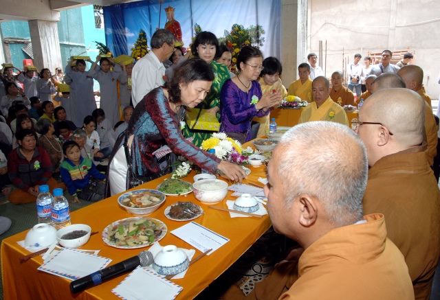 Xúc động lễ Vu Lan Báo Hiếu 2014 tại chùa Giác Ngộ