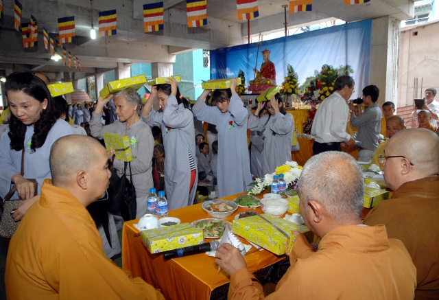 Xúc động lễ Vu Lan Báo Hiếu 2014 tại chùa Giác Ngộ