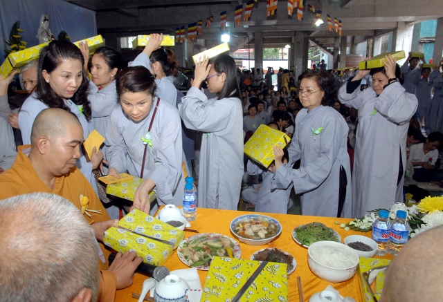 Xúc động lễ Vu Lan Báo Hiếu 2014 tại chùa Giác Ngộ