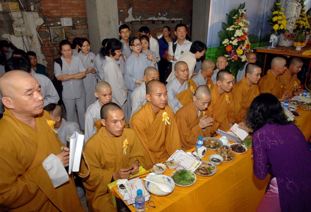 Xúc động lễ Vu Lan Báo Hiếu 2014 tại chùa Giác Ngộ