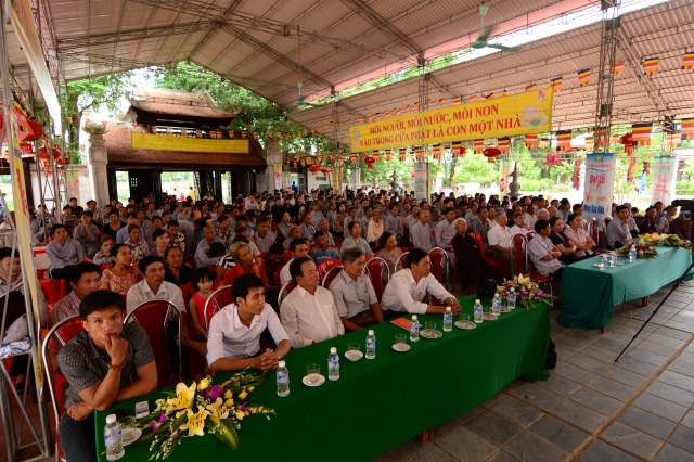 Hà Tĩnh: Hàng ngàn hoa đăng lung linh trong Đại lễ Vu Lan báo hiếu 2014 tại chùa Tượng Sơn