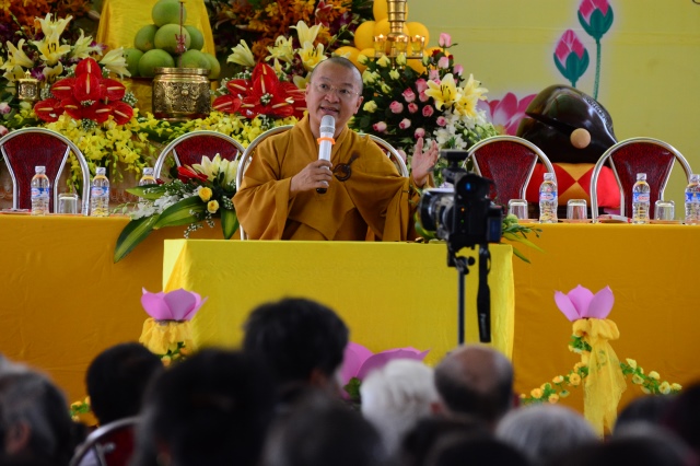 Hà Tĩnh: Hàng ngàn hoa đăng lung linh trong Đại lễ Vu Lan báo hiếu 2014 tại chùa Tượng Sơn