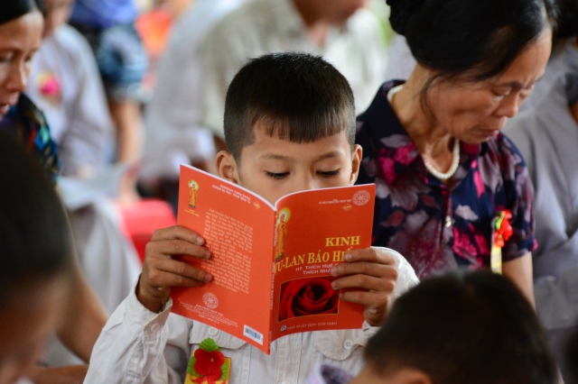 Hà Tĩnh: Hàng ngàn hoa đăng lung linh trong Đại lễ Vu Lan báo hiếu 2014 tại chùa Tượng Sơn