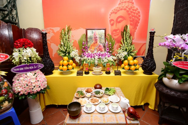Quỹ Từ thiện Đạo Phật Ngày Nay: Trao tặng quà cho người mù và bệnh nhân ung bứu nhân ngày giỗ tổ chùa Giác Ngộ