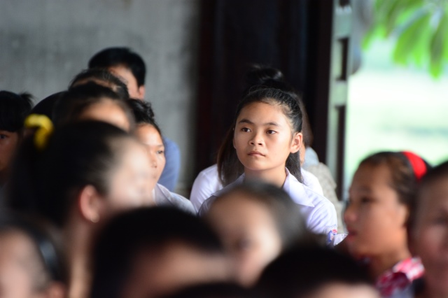 Hà Tĩnh: Quỹ từ thiện Đạo Phật Ngày Nay giúp các em học sinh vùng quê nghèo vui tết Trung Thu