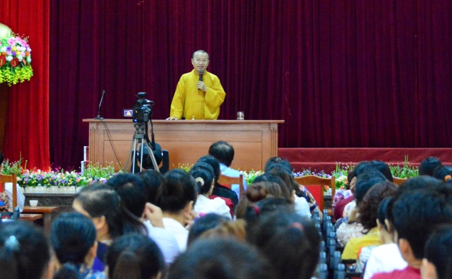 Nghệ An: TT. Thích Nhật Từ thuyết giảng tại trường Đại học Kinh tế Nghệ An