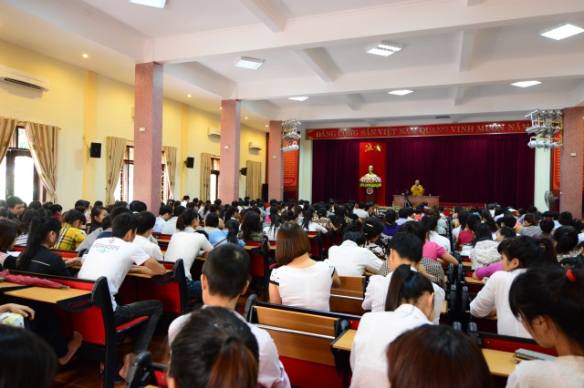 Nghệ An: TT. Thích Nhật Từ thuyết giảng tại trường Đại học Kinh tế Nghệ An