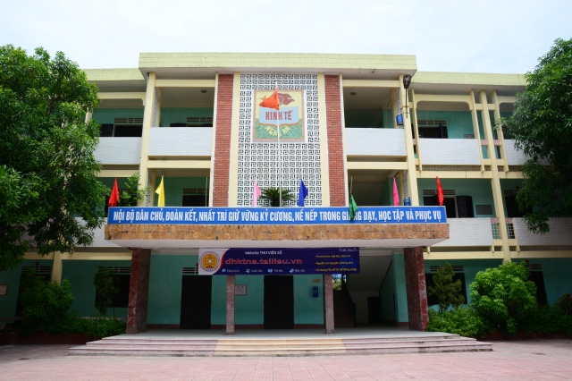 Nghệ An: TT. Thích Nhật Từ thuyết giảng tại trường Đại học Kinh tế Nghệ An