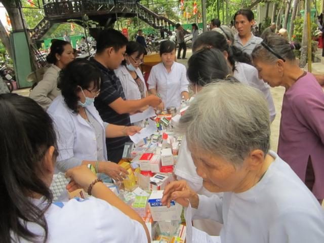 Chùa Đại Phước tổ chức khám chữa bệnh từ thiện