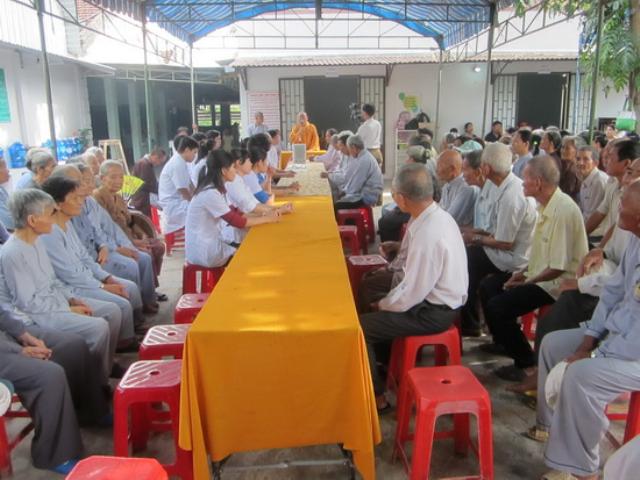 Chùa Đại Phước tổ chức khám chữa bệnh từ thiện