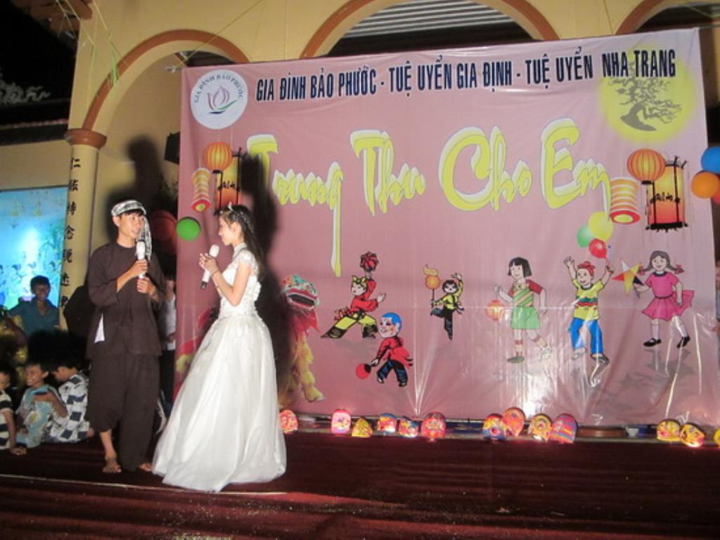 Ấn tượng đêm hội “Trung Thu cho em ” ở chùa Bảo Phước.