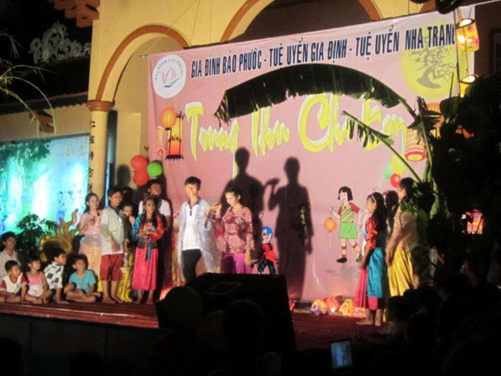Ấn tượng đêm hội “Trung Thu cho em ” ở chùa Bảo Phước.