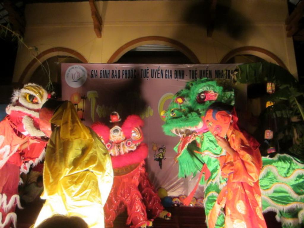 Ấn tượng đêm hội “Trung Thu cho em ” ở chùa Bảo Phước.