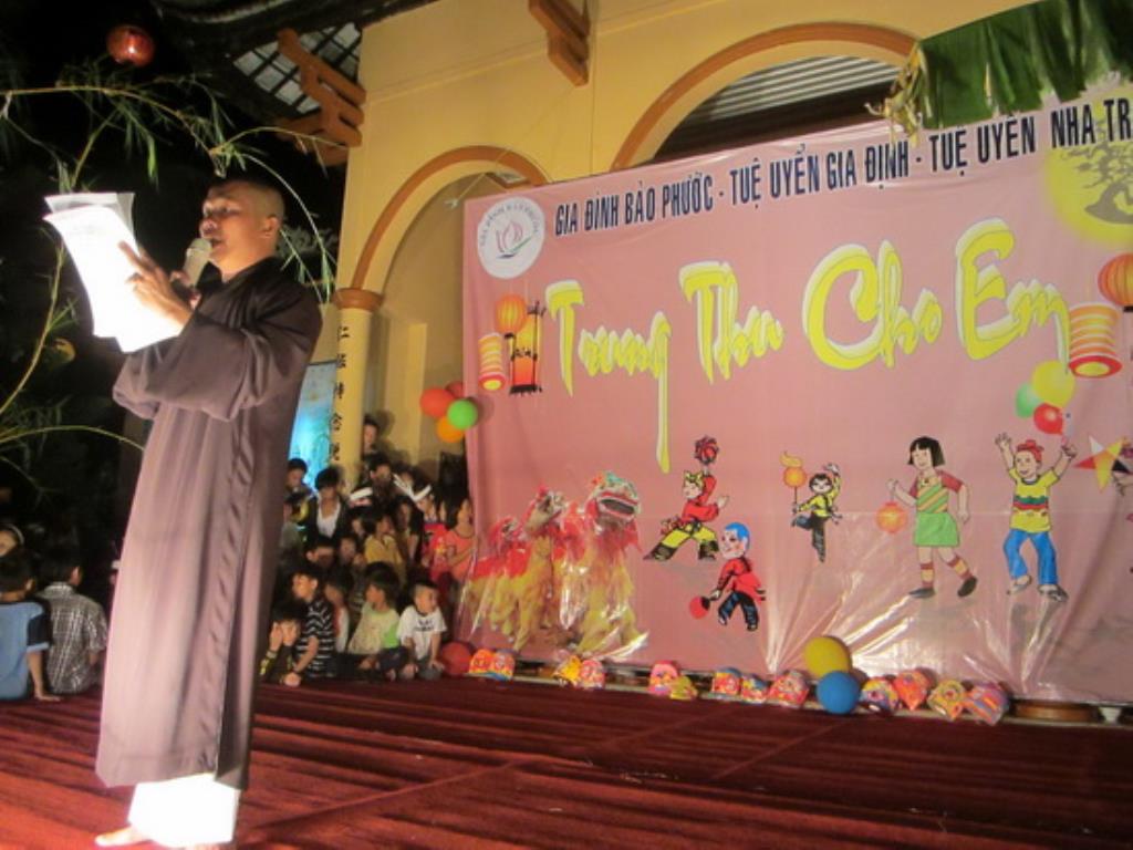 Ấn tượng đêm hội “Trung Thu cho em ” ở chùa Bảo Phước.
