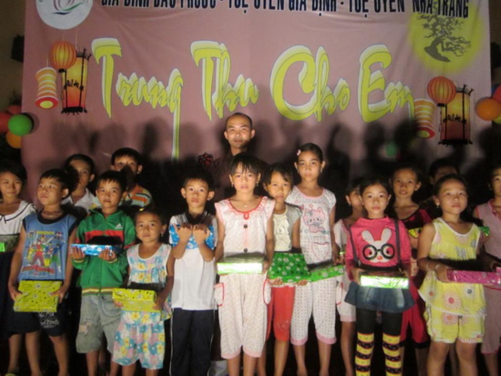 Ấn tượng đêm hội “Trung Thu cho em ” ở chùa Bảo Phước.