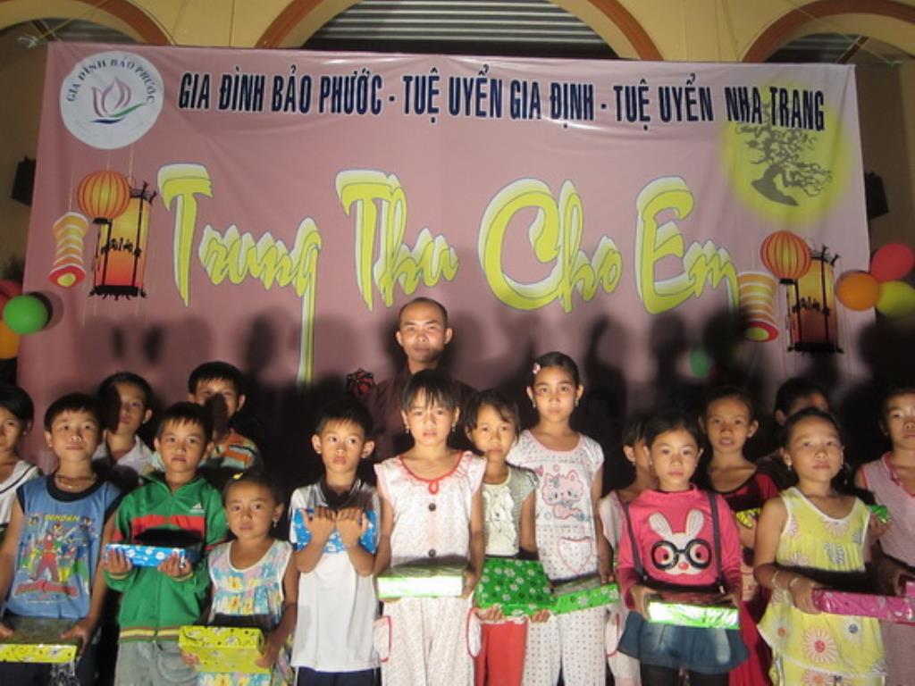 Ấn tượng đêm hội “Trung Thu cho em ” ở chùa Bảo Phước.