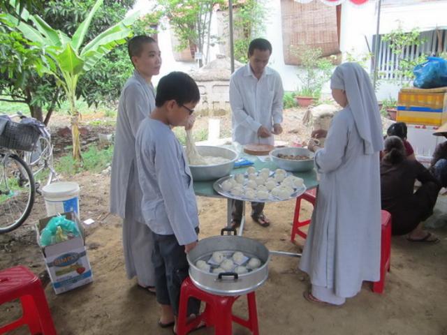 Gia đình Phật tử chùa Đại Phước với Hội chợ Mùa hiếu hạnh