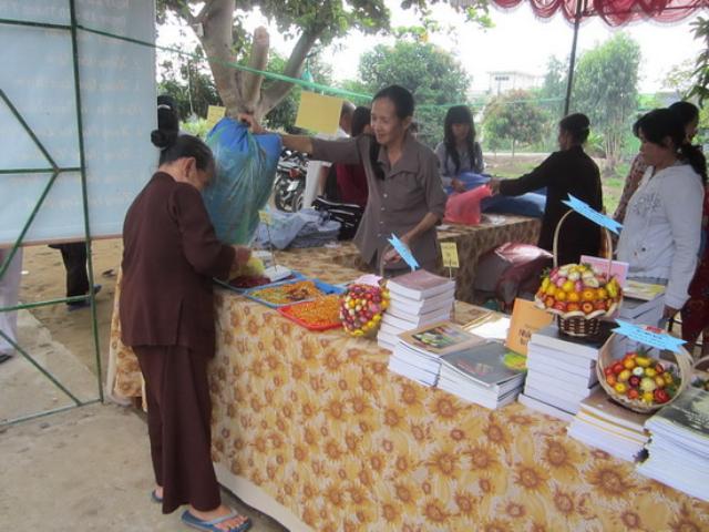 Gia đình Phật tử chùa Đại Phước với Hội chợ Mùa hiếu hạnh