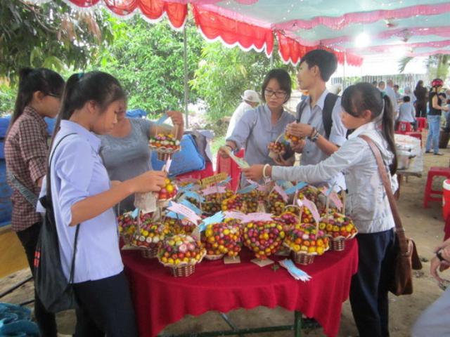 Gia đình Phật tử chùa Đại Phước với Hội chợ Mùa hiếu hạnh