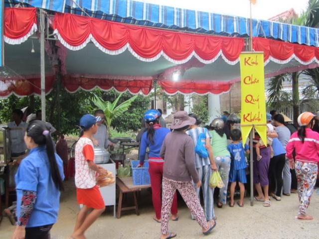 Gia đình Phật tử chùa Đại Phước với Hội chợ Mùa hiếu hạnh