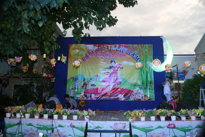 TP.HCM: Đêm hội Trăng Rằm chùa Thiên Chánh