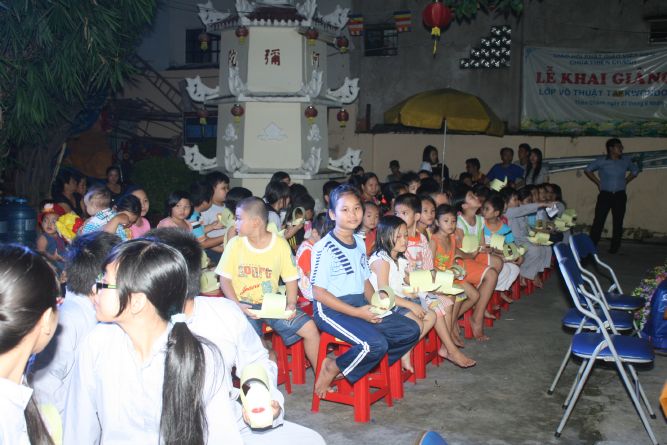 TP.HCM: Đêm hội Trăng Rằm chùa Thiên Chánh