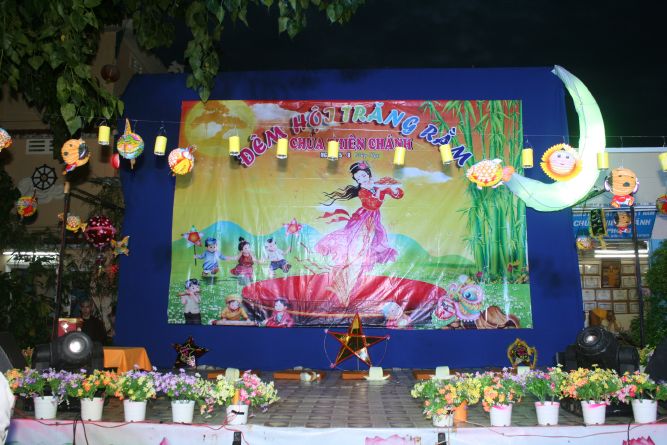 TP.HCM: Đêm hội Trăng Rằm chùa Thiên Chánh