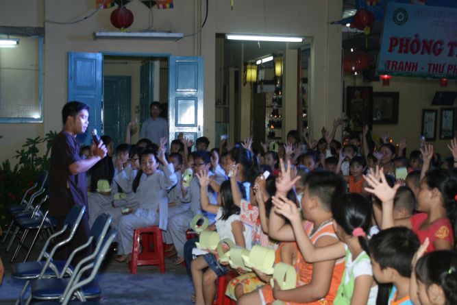 TP.HCM: Đêm hội Trăng Rằm chùa Thiên Chánh