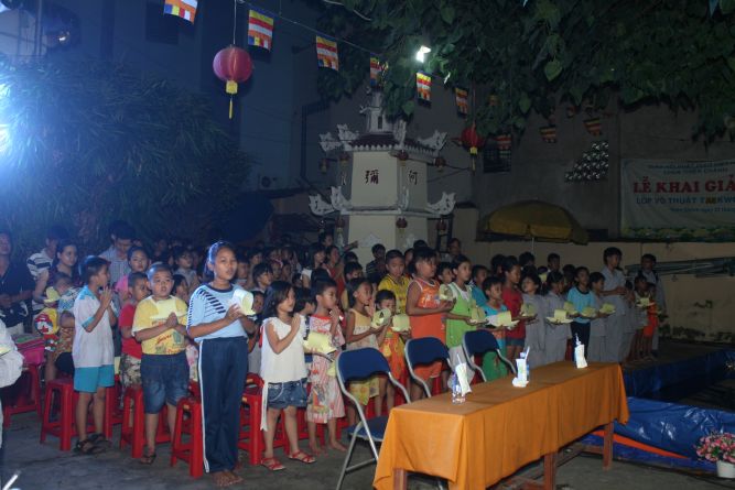 TP.HCM: Đêm hội Trăng Rằm chùa Thiên Chánh