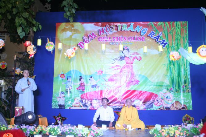 TP.HCM: Đêm hội Trăng Rằm chùa Thiên Chánh