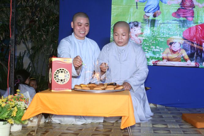 TP.HCM: Đêm hội Trăng Rằm chùa Thiên Chánh