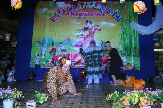 TP.HCM: Đêm hội Trăng Rằm chùa Thiên Chánh